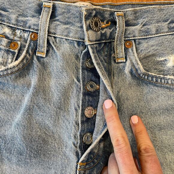 AGOLDE Parker Vintage Cut Off Short in Swapmeet Size 23‎ Blue Distressed Cute - Picture 11 of 16